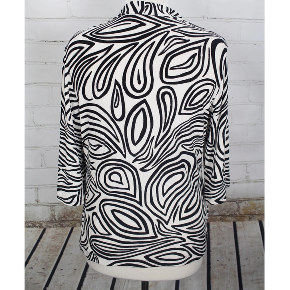 CHICO'S Travelers Open Front Cardigan Wrap Layer Jacket Black White Artsy Sz M - Picture 2 of 8